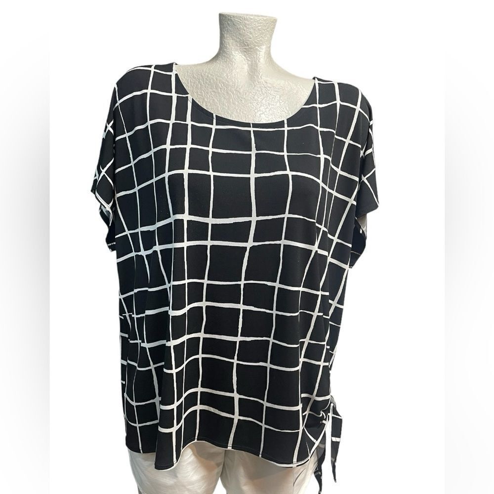 Chicos Black and White Side Tie Scoop Short Sleeve Blouse Top, size 3